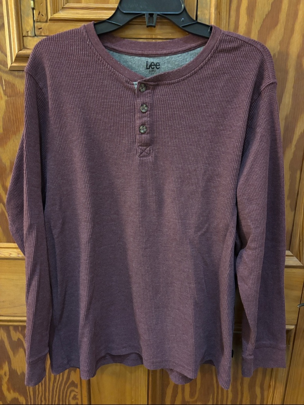 Lee Men's Waffle Knit Henley in burgundy